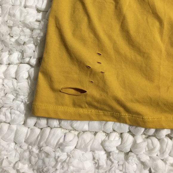 🌸BOUTIQUE | Mustard yellow rose emblem sliced up tee - Picture 5 of 5